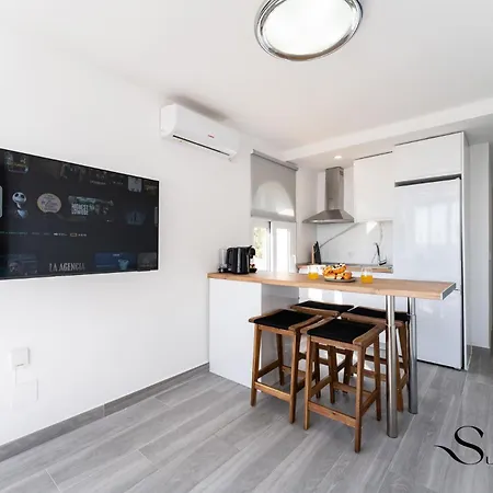 Alamos Beachfront Bliss Sea View Retreat Torremolinos