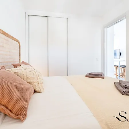 Alamos Beachfront Bliss Sea View Retreat アパート トレモリノス
