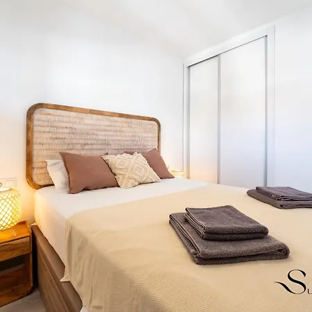 Alamos Beachfront Bliss Sea View Retreat トレモリノス